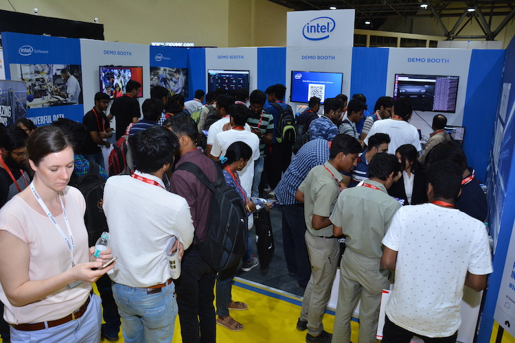 2022_expo_booth_super_busy_intel
